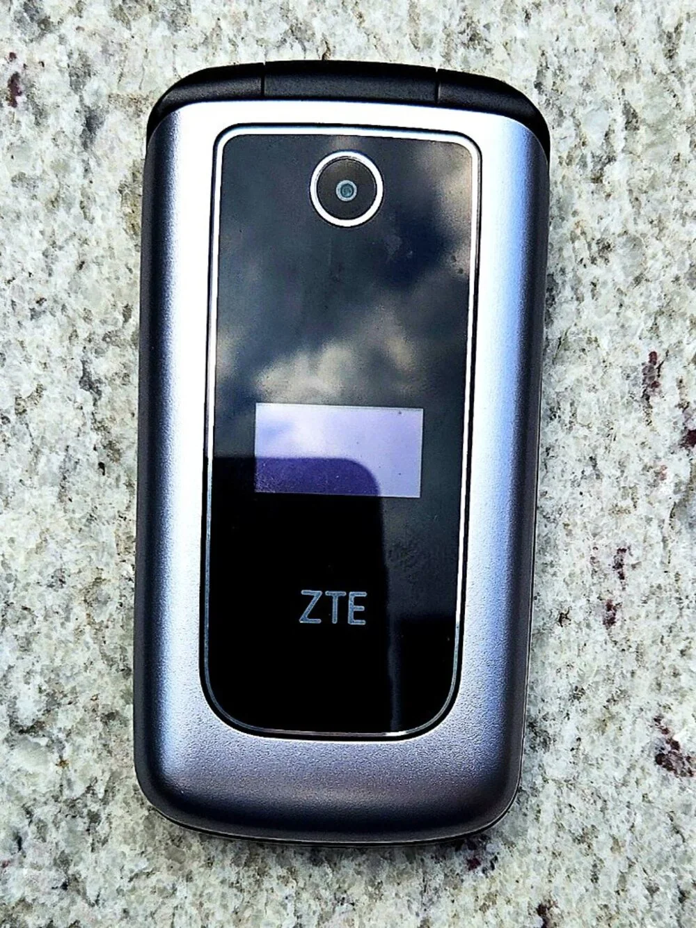 Verizon ZTE Flip Phone – Mint Condition